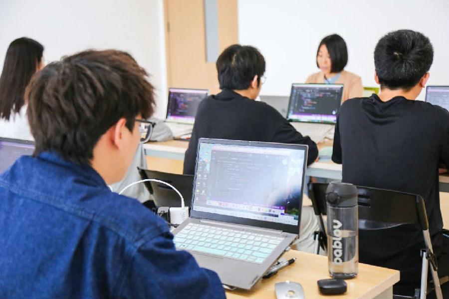 八維職業學校憑硬實力持續獲企業青睞職業新篇由此開啟