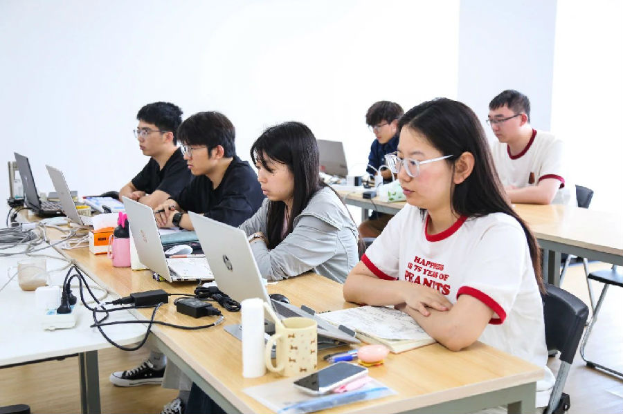 八維職業(yè)學校上海校區(qū)云計算專業(yè)8月份畢業(yè)班級喜報新鮮出爐