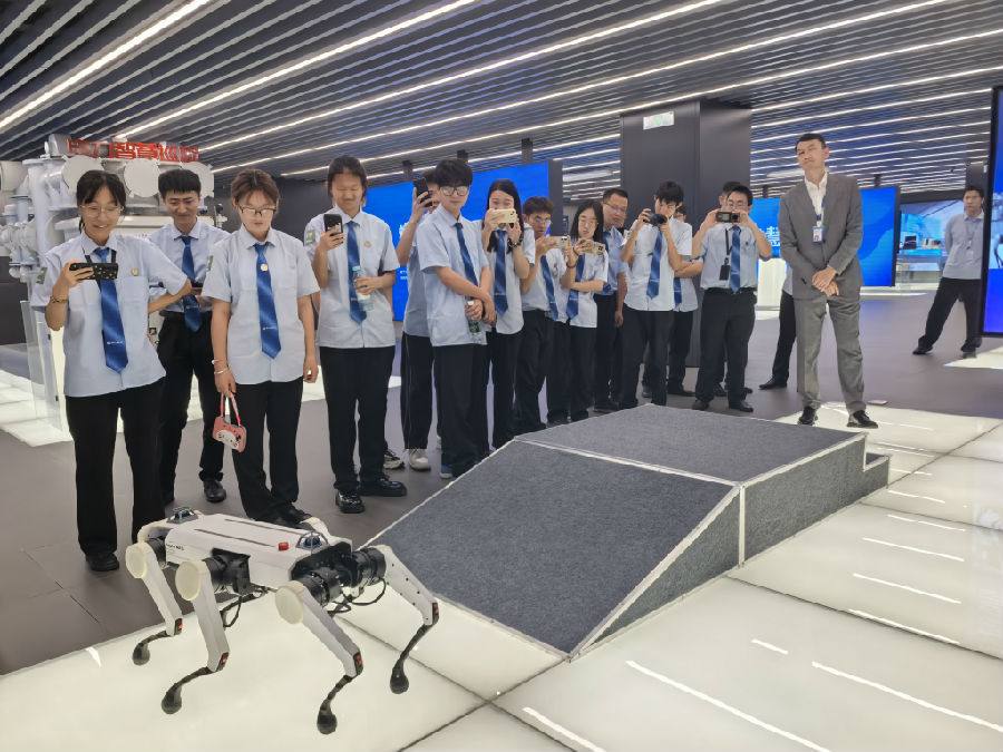 八維職業(yè)學(xué)校人工智能專業(yè)第三波就業(yè)喜報(bào)來襲