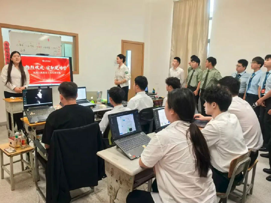 八維職業(yè)學(xué)校人工智能專業(yè)第三波就業(yè)喜報(bào)來襲