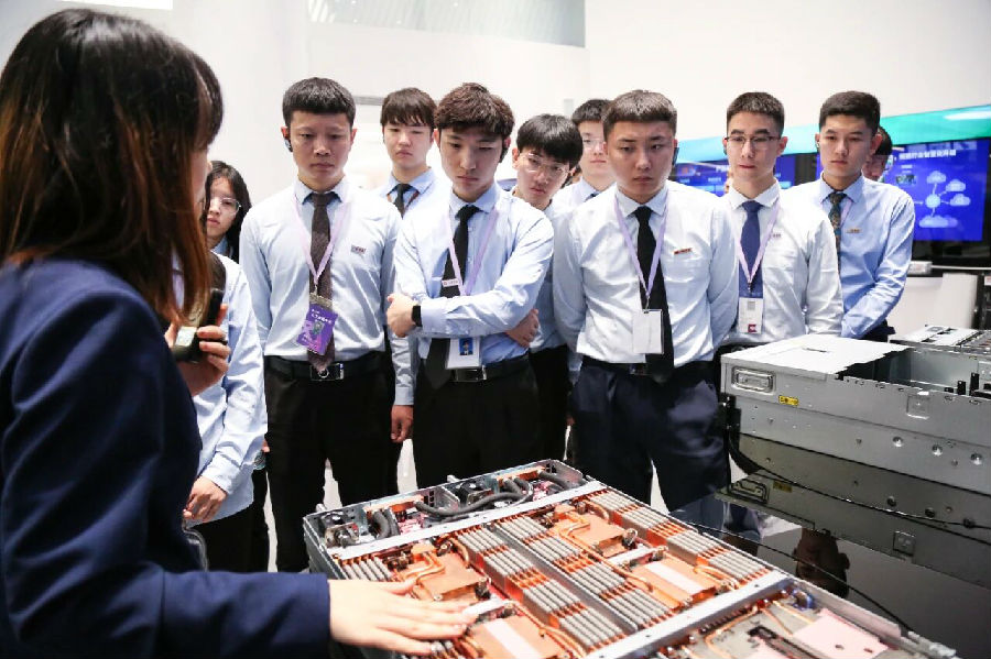 八維職業(yè)學校打造職場精英的孵化器開啟職場進階的黃金鑰匙