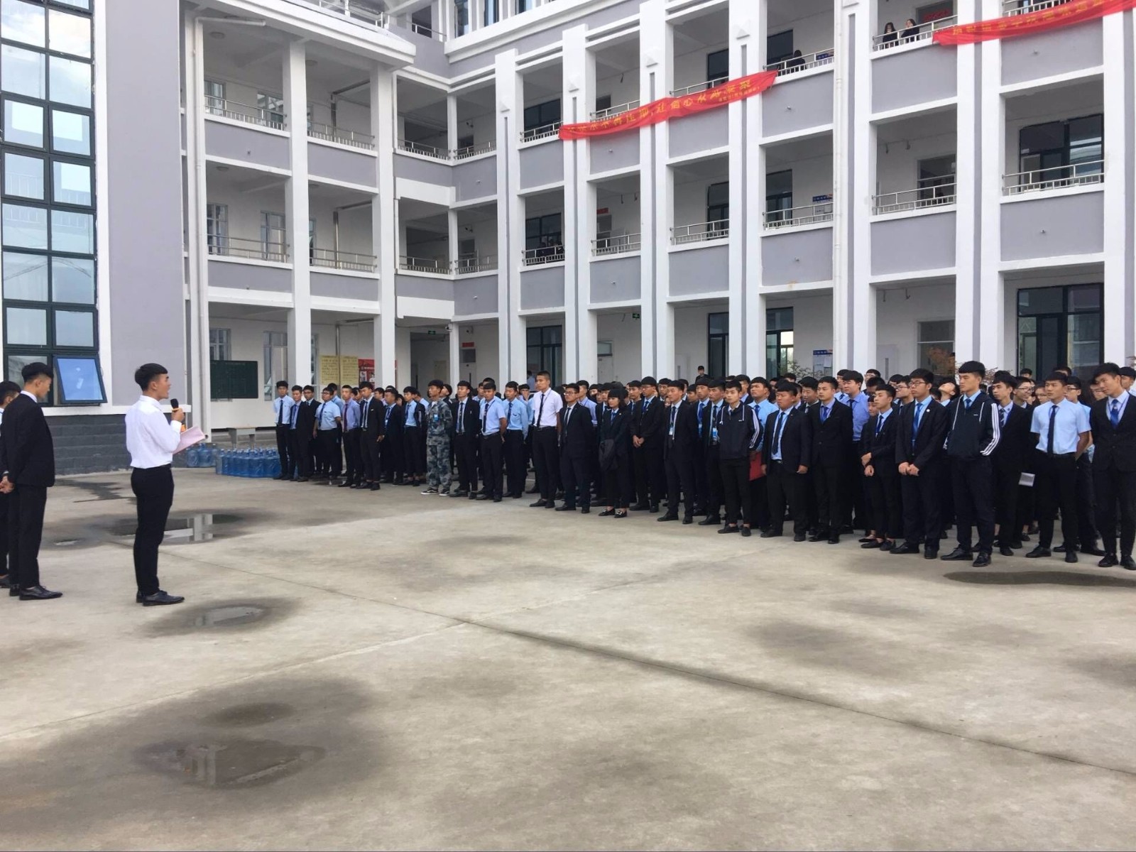 八維職業(yè)學校網絡工程專業(yè)學子學習生活風采