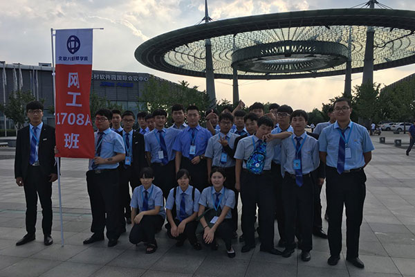 八維職業(yè)學校網絡工程專業(yè)學子學習生活風采